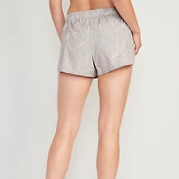 4X -  Old Navy | Mid-Rise StretchTech Dolphin-Hem Run Shorts 3-inch inseam - Picture 2 of 3